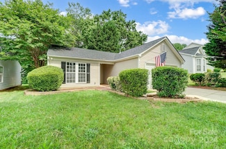 1713 Oakdale Green Dr, Charlotte, NC 28216