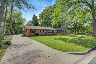 226 5th Avenue Ct NE, Hickory, NC 28601
