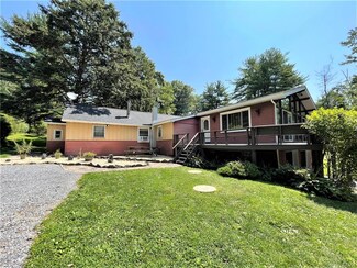 128 Ferebees Rd, Pine Grove, PA 17963