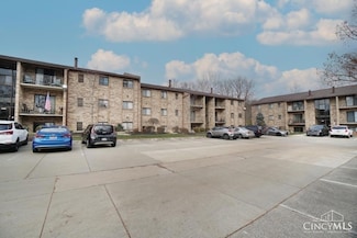 7214 Creekview Dr, Cincinnati, OH 45247