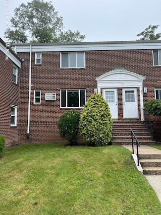 34 Seth Ct Unit B, Staten Island, NY 10301