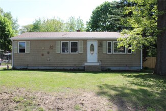 44 Reynolds Ave, Warwick, RI 02889