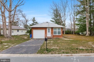 1 Magnolia Rd, Manahawkin, NJ 08050