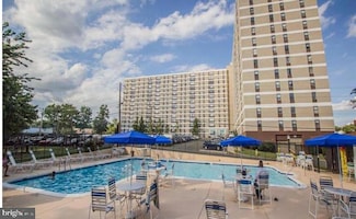 4600 Duke St Unit 1423, Alexandria, VA 22304