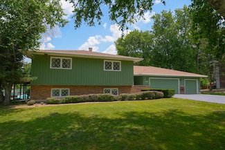 10S125 Springbrook Dr, Naperville, IL 60565