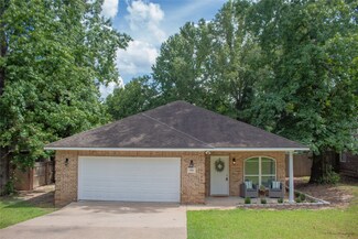 326 Green Leaf St, Huntsville, TX 77340