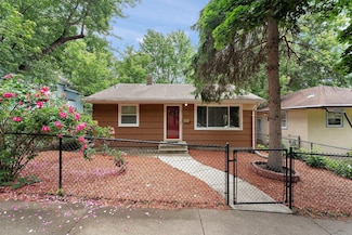1116 6th St E, Saint Paul, MN 55106