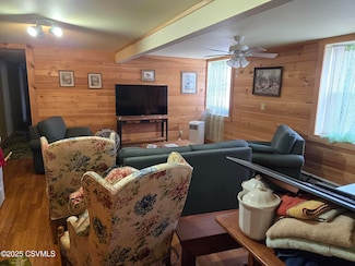 29 S Market St, Selinsgrove, PA 17870