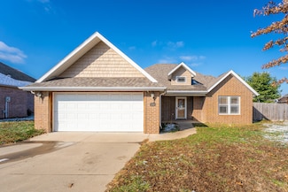 195 Sparrow Ln, Willard, MO 65781