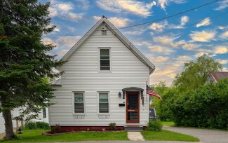 54 Green St, Winthrop, ME 04364