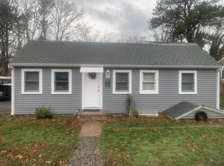 195 Hinckley Rd, Hyannis, MA 02601