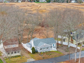 37 Woodland Dr, Old Saybrook, CT 06475
