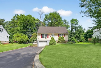 60 Freedman Ave, Nanuet, NY 10954