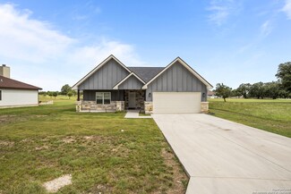 234 Tawny Oak Cir, Bandera, TX 78003