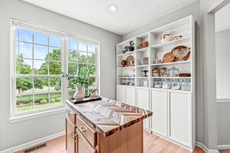 9010 Mercer Dr, Fishers, IN 46038