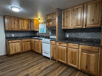 9566 Old Stage Rd Unit 27, Central Point, OR 97502
