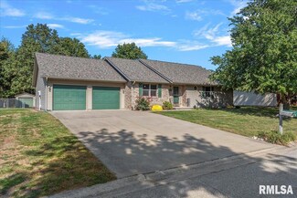 649 Homestead Dr Unit 1, Glenarm, IL 62536
