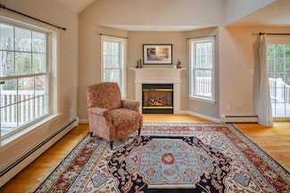 25 Cambridge Ct, Kennebunk, ME 04043