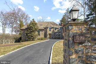 3 Valley View Rd, Philadelphia, PA 19118