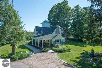 6756 Traverse Ave, Benzonia, MI 49616