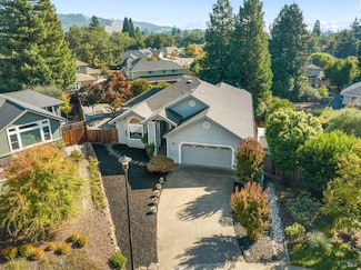 418 Tee Dr, Healdsburg, CA 95448