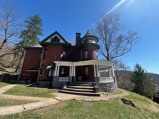 98 Edgewood St, Wheeling, WV 26003