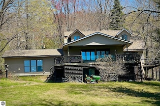 9690 Lake St, Ellsworth, MI 49729
