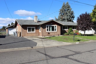 1126 SW Cottonwood St, Grants Pass, OR 97526
