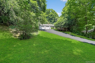 6 Oak Place, Tuxedo Park, NY 10987