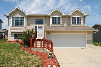 725 Sunridge Dr, Carlisle, IA 50047
