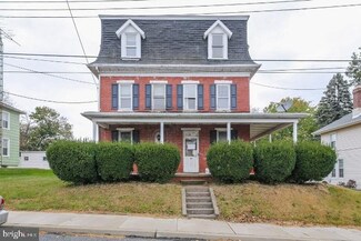 22 W High St, Windsor, PA 17366