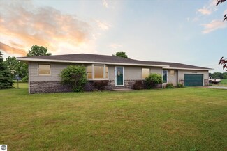 22290 Lakefield Rd, Merrill, MI 48637