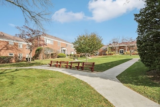 40 Lawrence Dr Unit A, White Plains, NY 10603