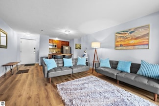 5044 Valleyway Dr, Williamsburg, MI 49690