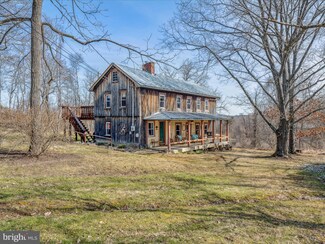 112 Linden Farm Ln, Berkeley Springs, WV 25411