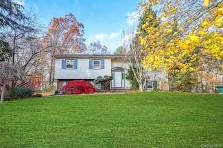 29 Strathmore Dr, New City, NY 10956