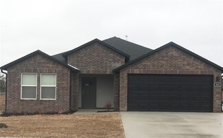 202 Collie Ave, Lowell, AR 72745