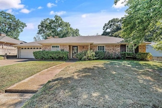 812 Meadow Creek Dr, Tyler, TX 75703