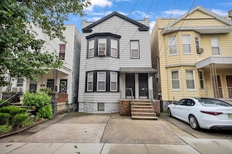205 Oak St, Weehawken, NJ 07086