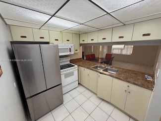 6395 W 27th Ct Unit 102, Hialeah, FL 33016