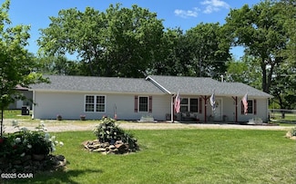 704 8th St, Oswego, KS 67356