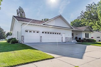 541 Cottonwood Loop, Bismarck, ND 58504