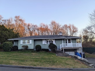 14 Stuart Dr, Danbury, CT 06811