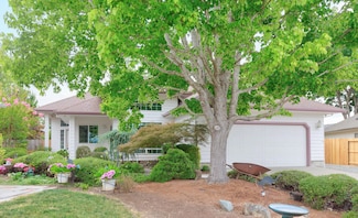 2946 Stellar Ct, Grants Pass, OR 97527