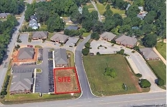 5690 Watermelon Rd, Northport, AL 35473