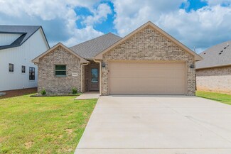 505 Copenhavr St, Pilot Point, TX 76258