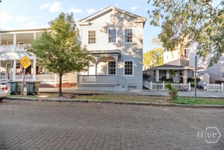 318 E Waldburg St, Savannah, GA 31401