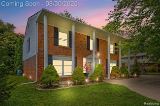 28224 Southpointe Rd, Grosse Ile, MI 48138