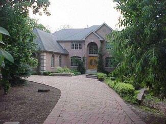 318 Royal Oak Ct, Steger, IL 60475
