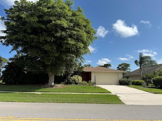 2507 Canterbury Dr N, Riviera Beach, FL 33407